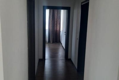 Apartament cu 3 camere semidecomandat în Tineretului - 1