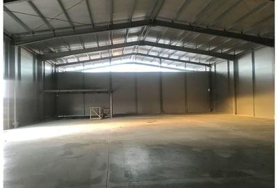 Spațiu industrial, de 600 mp, în Stupini