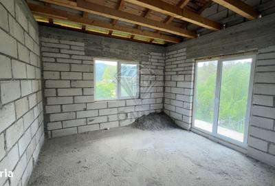 Casă cu 4 camere în Secăria