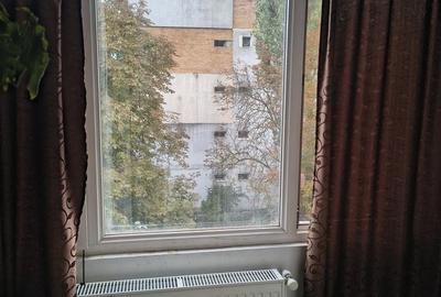 Apartament cu 3 camere semidecomandat în Micro 16