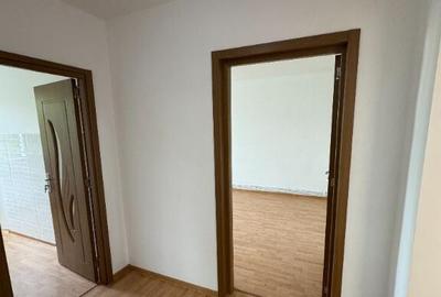 De vanzare apartament cu 3 camere - 5