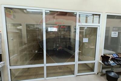 Boxa de inchiriat Piata Izvoare cu vitrina - 2