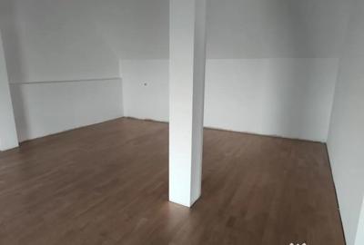 Casă cu 7 camere cu Teren 2500 Mp în Marginea - 2