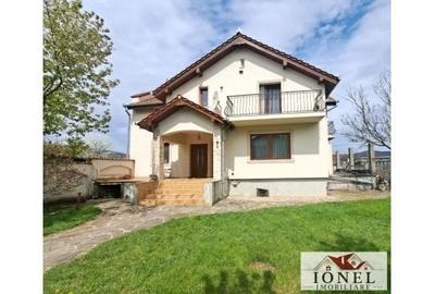Casă individuală cu 4 camere în Est