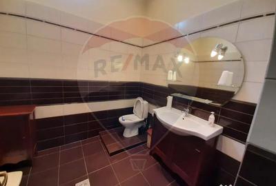 Spațiu comercial, de 210 mp, în Central - 4