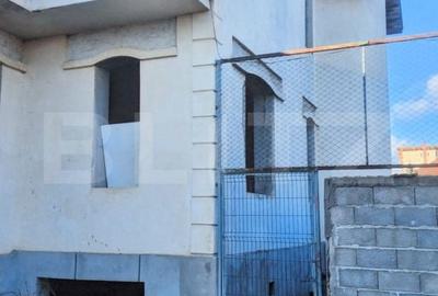 Casă cu Teren 2350 Mp în Central - 12