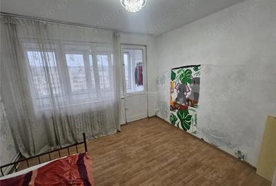 Apartament cu 2 camere decomandat în Micro I - 13