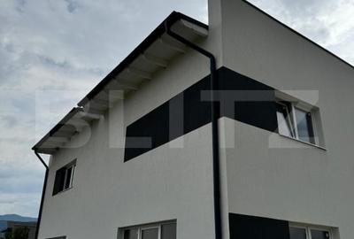Duplex cu 3 camere cu Canalizare în Cristian - 6