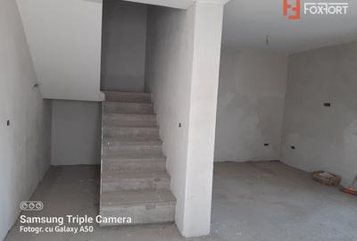 Duplex cu 4 camere cu Canalizare în Plopi - 7