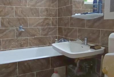 Vanzare apartament 4 camere - Teiul Doamnei - Stradal - vedere spate - 9