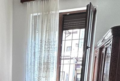 Romana.Parter din P+2,apartament 3 camere ,85 mp,garaj.Renovat - 4