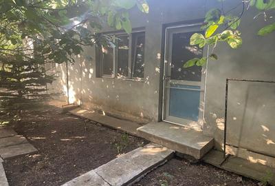 Casă individuală cu 9 camere cu Canalizare în Central - 2