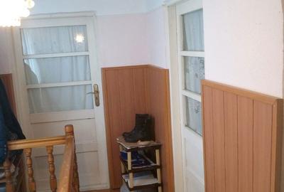 Casă cu 4 camere decomandat în Central - 2