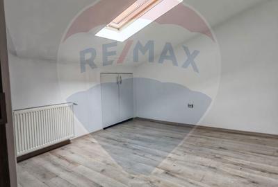 Casă cu 4 camere cu Teren 50 Mp în Blumăna - 12