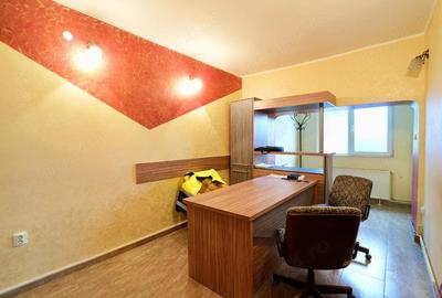 Spațiu comercial, de 100 mp, în Central - 3