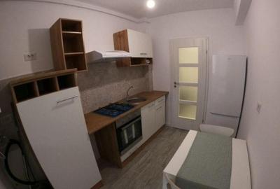 Garsonieră decomandată în Apărătorii Patriei