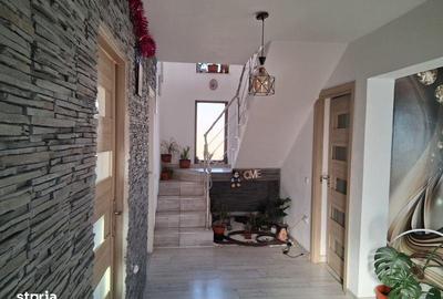 Casă cu 4 camere cu Teren 150 Mp în Bradu - 2