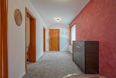 Casă cu 7 camere cu Garaj în Central - 23