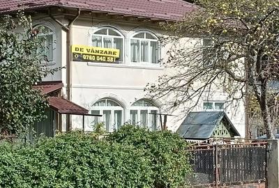 Casă cu 6 camere cu Teren 1100 Mp în Central - 1