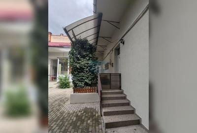 Apartament cu 3 camere semidecomandat, mobilat în Central - 11
