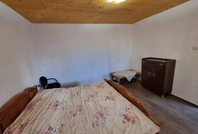 A 38 Proprietarul vinde 2 case cu 510 mp teren in ?erbane?ti Bacau - 12