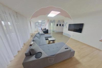 Casă cu 6 camere cu Teren 1359 Mp în Est - 2