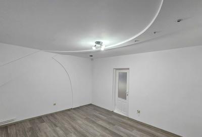 Spațiu comercial, de 82 mp, în Central - 3