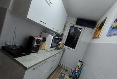 Apartament cu 3 camere semidecomandat în Dâmbu Pietros - 9