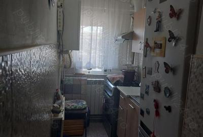 Apartament cu 2 camere semidecomandat în Km 4 - 2