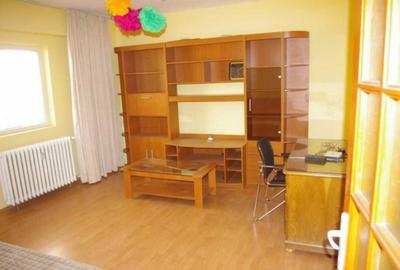 Apartament cu 3 camere decomandat în Văcăresti - 2