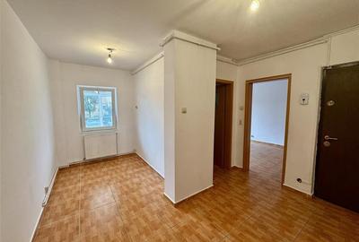 Spatiu comercial de inchiriat cu vitrina si - 4