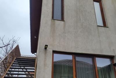 Casă individuală cu 5 camere cu Canalizare în Km 5 - 11