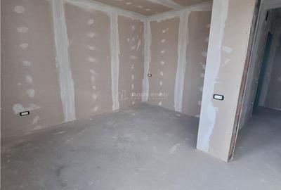 Casă cu 4 camere decomandat în Calomfirești - 16