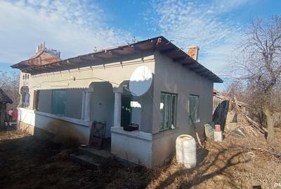 Casă cu 3 camere cu Teren 7800 Mp în Central - 2