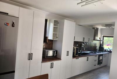 Casă cu 4 camere în Lacu Sărat - 3