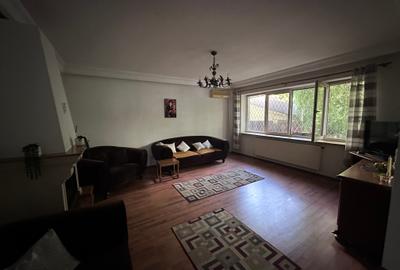 Vila in Piata Victoriei - 2