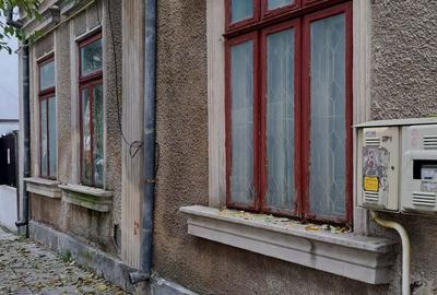 Casa de vanzare ultracentral, 4 camere - 1