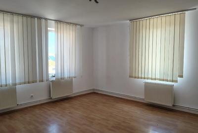 Casă individuală cu 5 camere cu Canalizare în Central - 3