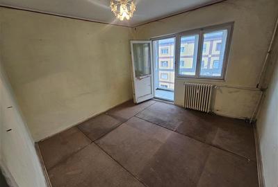 Apartament cu 3 camere decomandat în Micro IV - 4