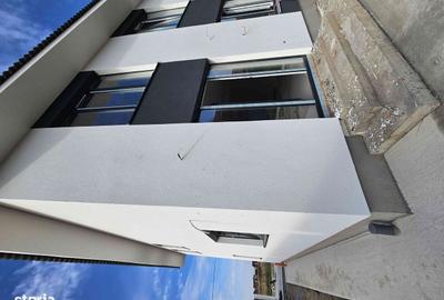 Casă cu 4 camere în Sânmartin