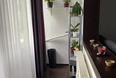 Apartament cu 3 camere semidecomandat în Alexandru Obregia