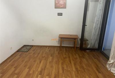 Garsoniera de , zona Spitalul Judetean Focsani , 28 mp , de - 3