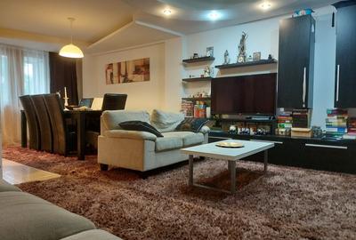 Apartament cu 4 camere decomandat în Central