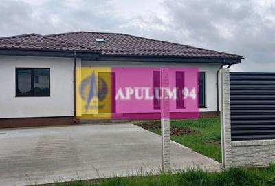 Casă individuală cu 3 camere în Săbăreni