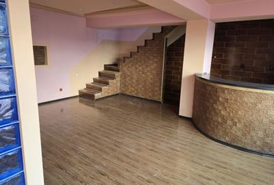 Casă cu 4 camere în Brătianu - 2