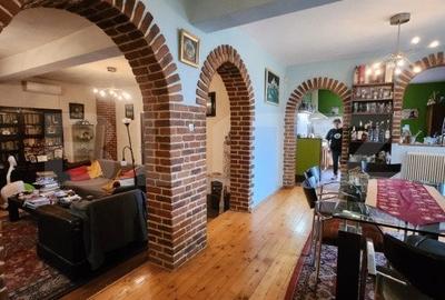 Casa cu 6 camere in Voiniceni