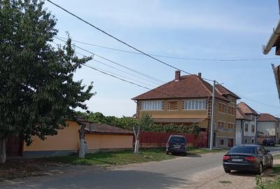 De vanzare casa construita pe 3 niveluri - 2
