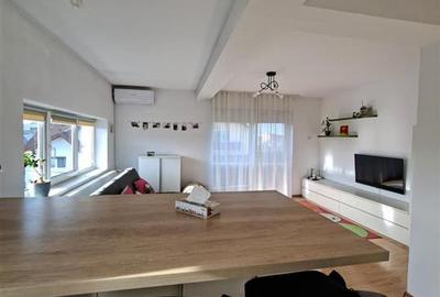 Apartament cu 2 camere decomandat, mobilat în Trei Stejari - 4