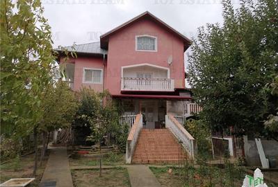 Vila cu etaj in Adunatii Copaceni, p+1+ pod + garaj + anexe, 5 camere, teren 100 - 2