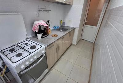 Apartament cu 3 camere semidecomandat în Micro III - 4